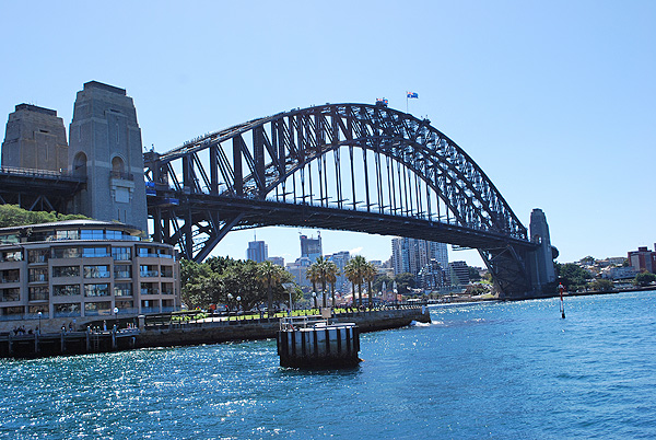 Blick von Circular Quay auf Sydney Bridge