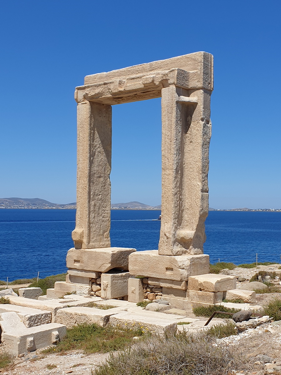 Das Tempeltor (Portara)  ist das Wahrzeichen der Chora von Naxos