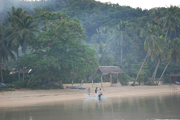 Philippinen, Palawan, Greenviews Resort in El Nidon - Eingang zum Resort vom Strand