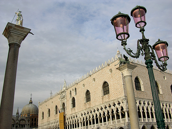 Der Dogenpalast Palazzo Ducale und Libreria Sansoviniana