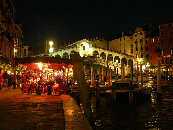Venedig bei Nacht Blick auf Ponte di Rialto