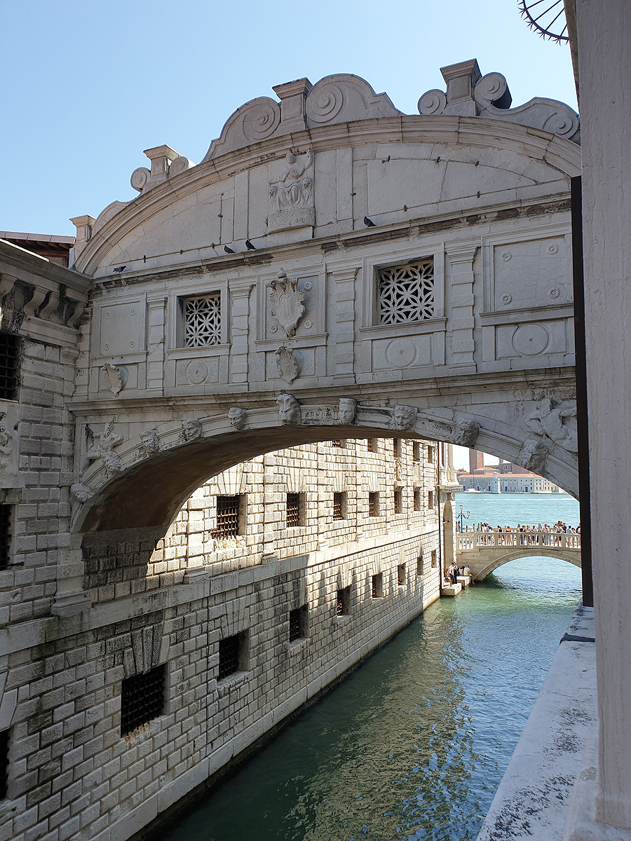 Blick auf die Seufzerbrücke und  Ponte della Paglia vom Palazzo Ducale